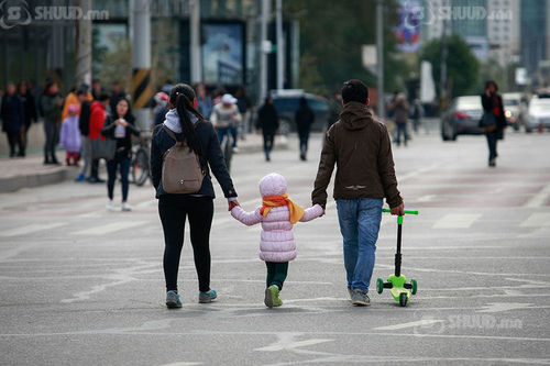 Монголд гэр бүлийн боловсрол дутмаг байгаагаас хосууд салж байна
